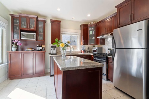 720 68Th Avenue W, Vancouver, BC 