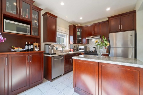 720 68Th Avenue W, Vancouver, BC 