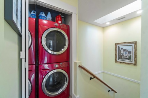 720 68Th Avenue W, Vancouver, BC 