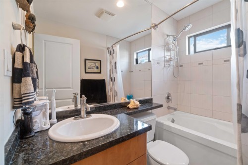 720 68Th Avenue W, Vancouver, BC 