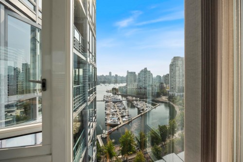 1901-1033 Marinaside Crescent, Vancouver, BC 