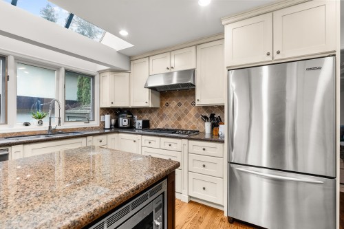 457 Hillcrest Street, West Vancouver, BC 