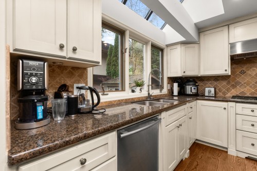 457 Hillcrest Street, West Vancouver, BC 