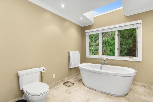 457 Hillcrest Street, West Vancouver, BC 