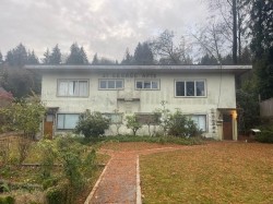 2217 St. George Street  Port Moody, BC V3H 2G1