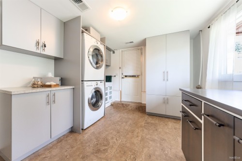 949 Hartford Place, North Vancouver, BC 