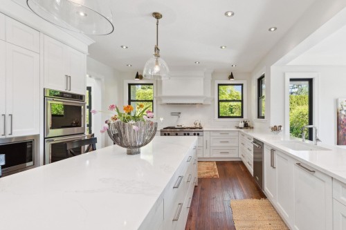 939 Friar Crescent, North Vancouver, BC 