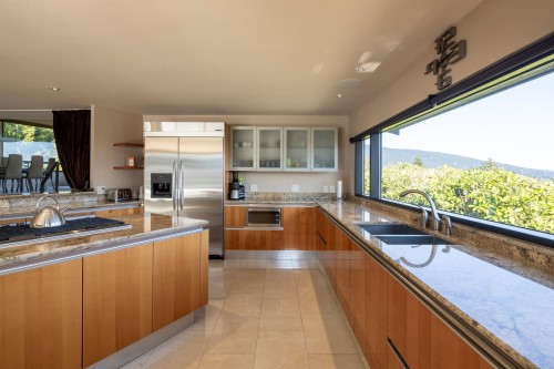 1109 Hillside Road, West Vancouver, BC 