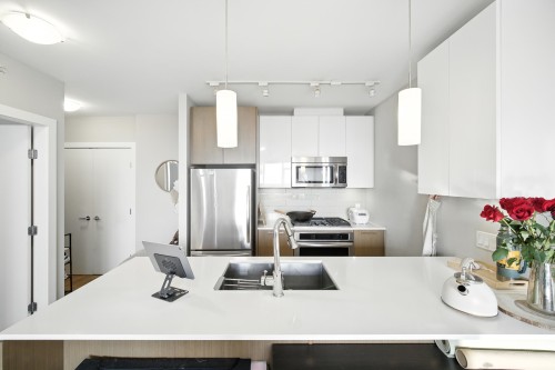 1007-6951 Elmbridge Way, Richmond, BC 