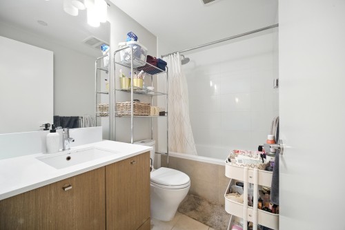 1007-6951 Elmbridge Way, Richmond, BC 