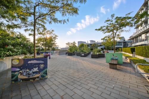 1007-6951 Elmbridge Way, Richmond, BC 