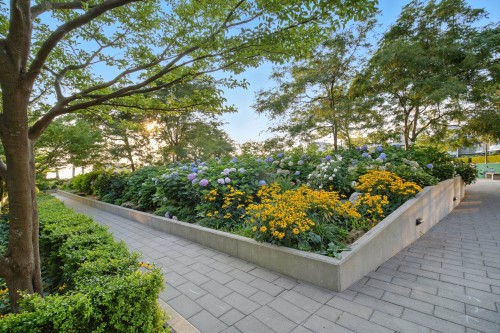 1007-6951 Elmbridge Way, Richmond, BC 