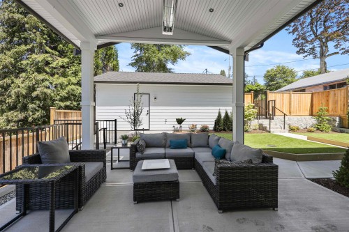 338 24Th Street W, North Vancouver, BC 