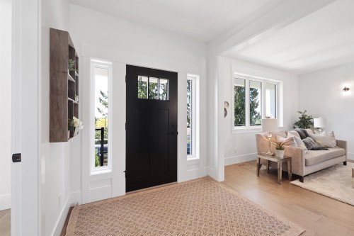 338 24Th Street W, North Vancouver, BC 