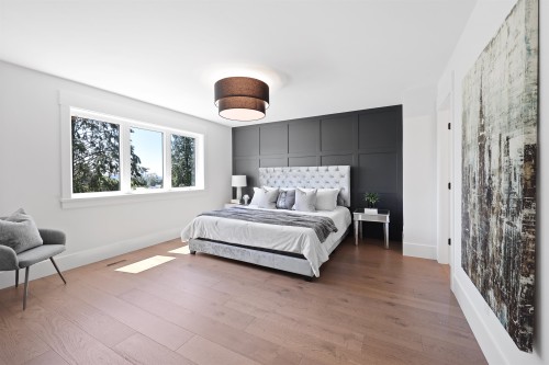 338 24Th Street W, North Vancouver, BC 