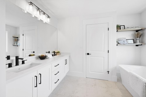 338 24Th Street W, North Vancouver, BC 