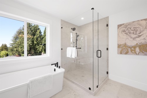 338 24Th Street W, North Vancouver, BC 