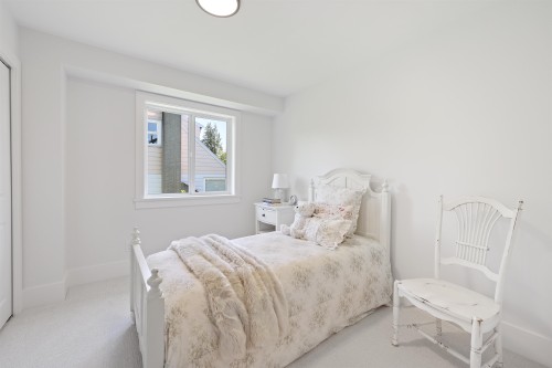 338 24Th Street W, North Vancouver, BC 