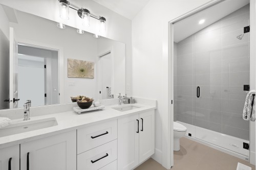 338 24Th Street W, North Vancouver, BC 