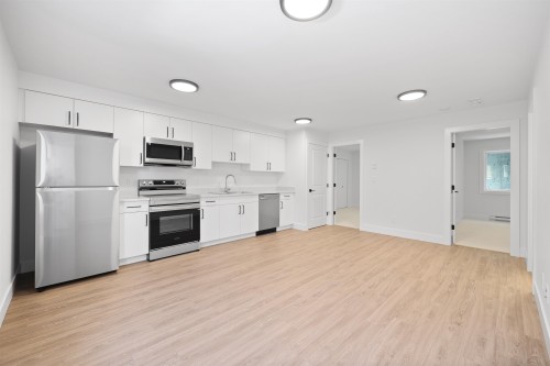 338 24Th Street W, North Vancouver, BC 