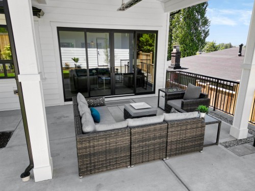 338 24Th Street W, North Vancouver, BC 