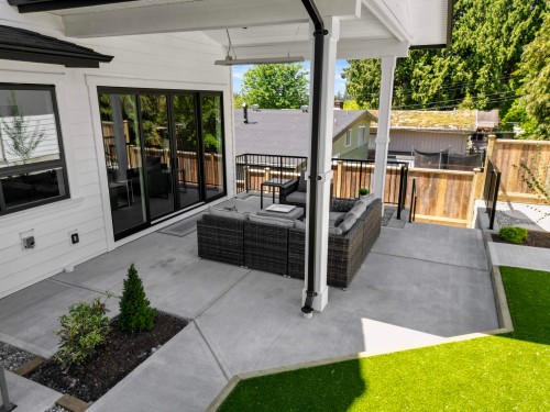 338 24Th Street W, North Vancouver, BC 