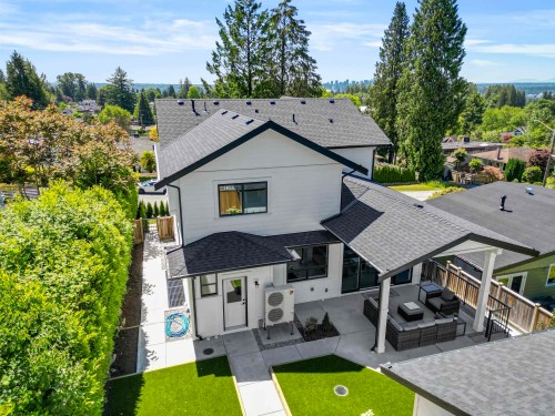 338 24Th Street W, North Vancouver, BC 