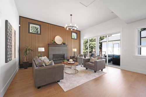 338 24Th Street W, North Vancouver, BC 