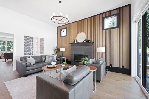 338 24Th Street W, North Vancouver, BC 