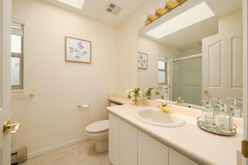 3300 River Road, Richmond, BC 