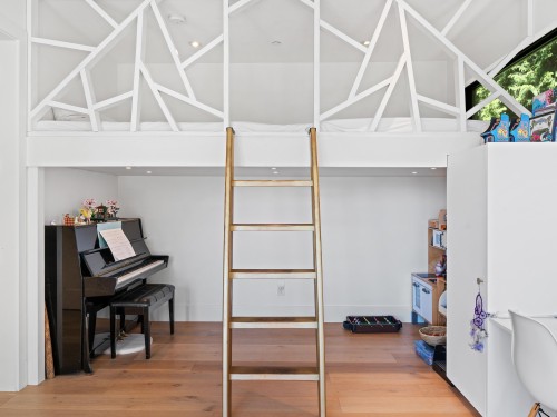 4701 Piccadilly South Road, West Vancouver, BC 