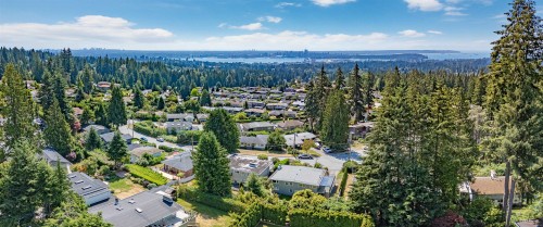 472 Crestwood Avenue, North Vancouver, BC 