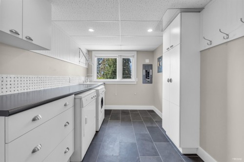 472 Crestwood Avenue, North Vancouver, BC 