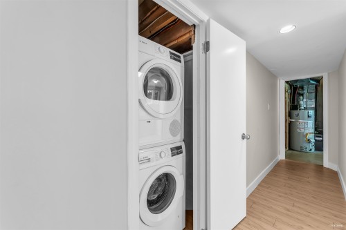 472 Crestwood Avenue, North Vancouver, BC 