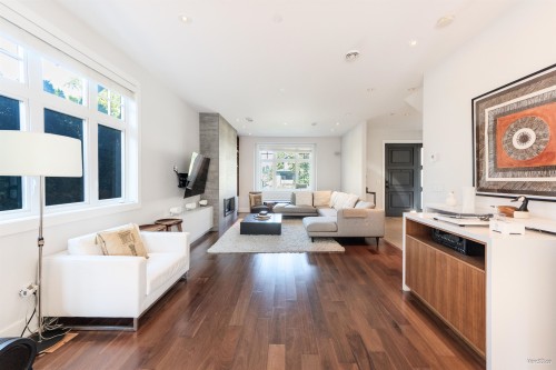 4698 11Th Avenue W, Vancouver, BC 