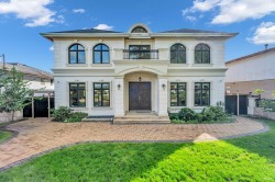 6680 Winch Street  Burnaby, BC V5B 2L6