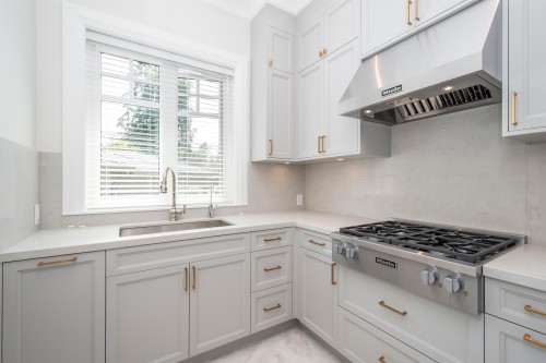 3946 30Th Avenue W, Vancouver, BC 