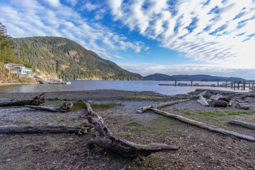 26 Brighton Beach, North Vancouver, BC 