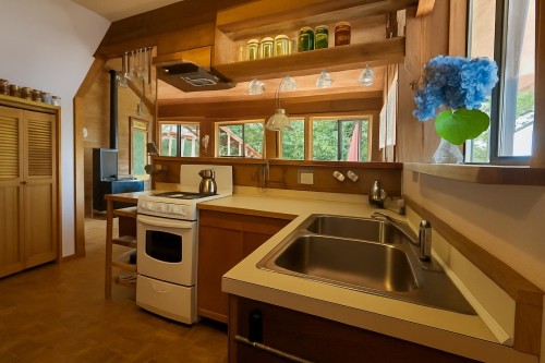 26 Brighton Beach, North Vancouver, BC 