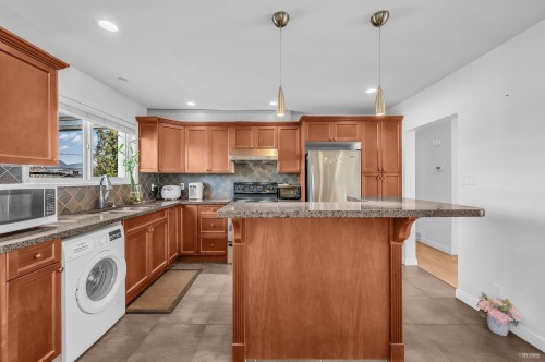 818 Seymour Drive, Coquitlam, BC 