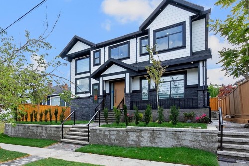 218 Osborne Avenue  New Westminster, BC V3L 1Y8