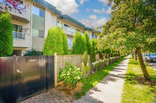 301-458 43rd Avenue E Vancouver, BC V5W 1T4