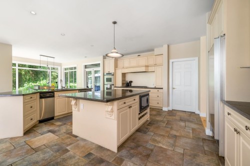 520 Hadden Drive, West Vancouver, BC 