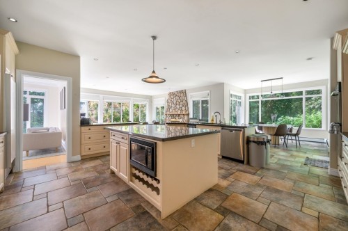 520 Hadden Drive, West Vancouver, BC 