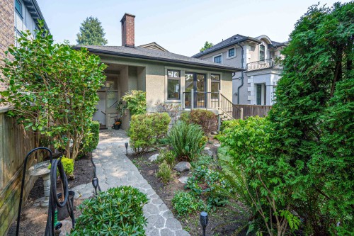 4427 7Th Avenue W, Vancouver, BC 