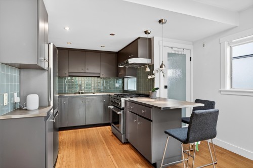 4427 7Th Avenue W, Vancouver, BC 