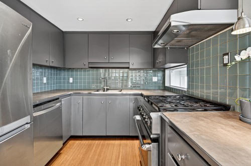 4427 7Th Avenue W, Vancouver, BC 