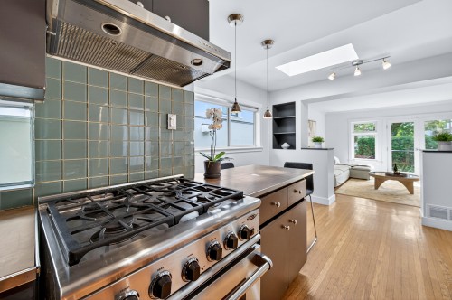 4427 7Th Avenue W, Vancouver, BC 