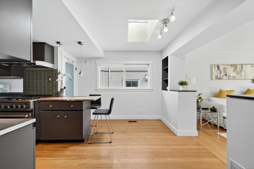 4427 7Th Avenue W, Vancouver, BC 