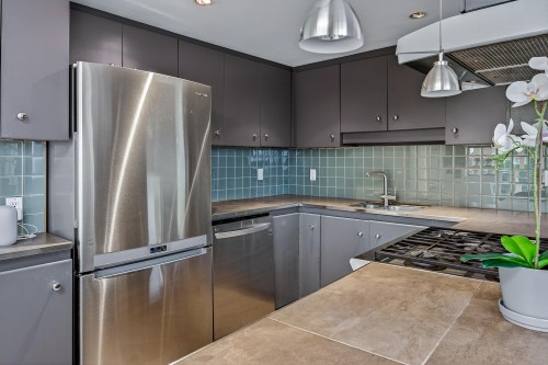 4427 7Th Avenue W, Vancouver, BC 